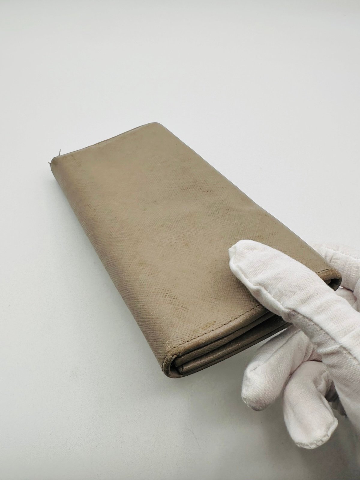 Pre-Owned Salvatore Ferragamo Long Leather Wallet