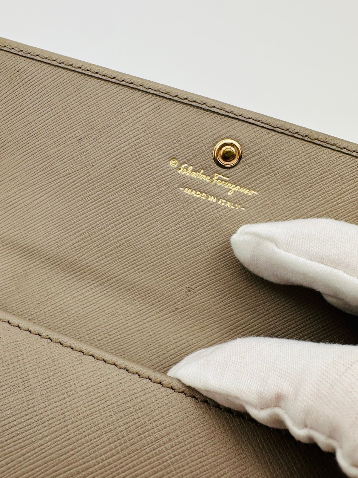 Pre-Owned Salvatore Ferragamo Long Leather Wallet
