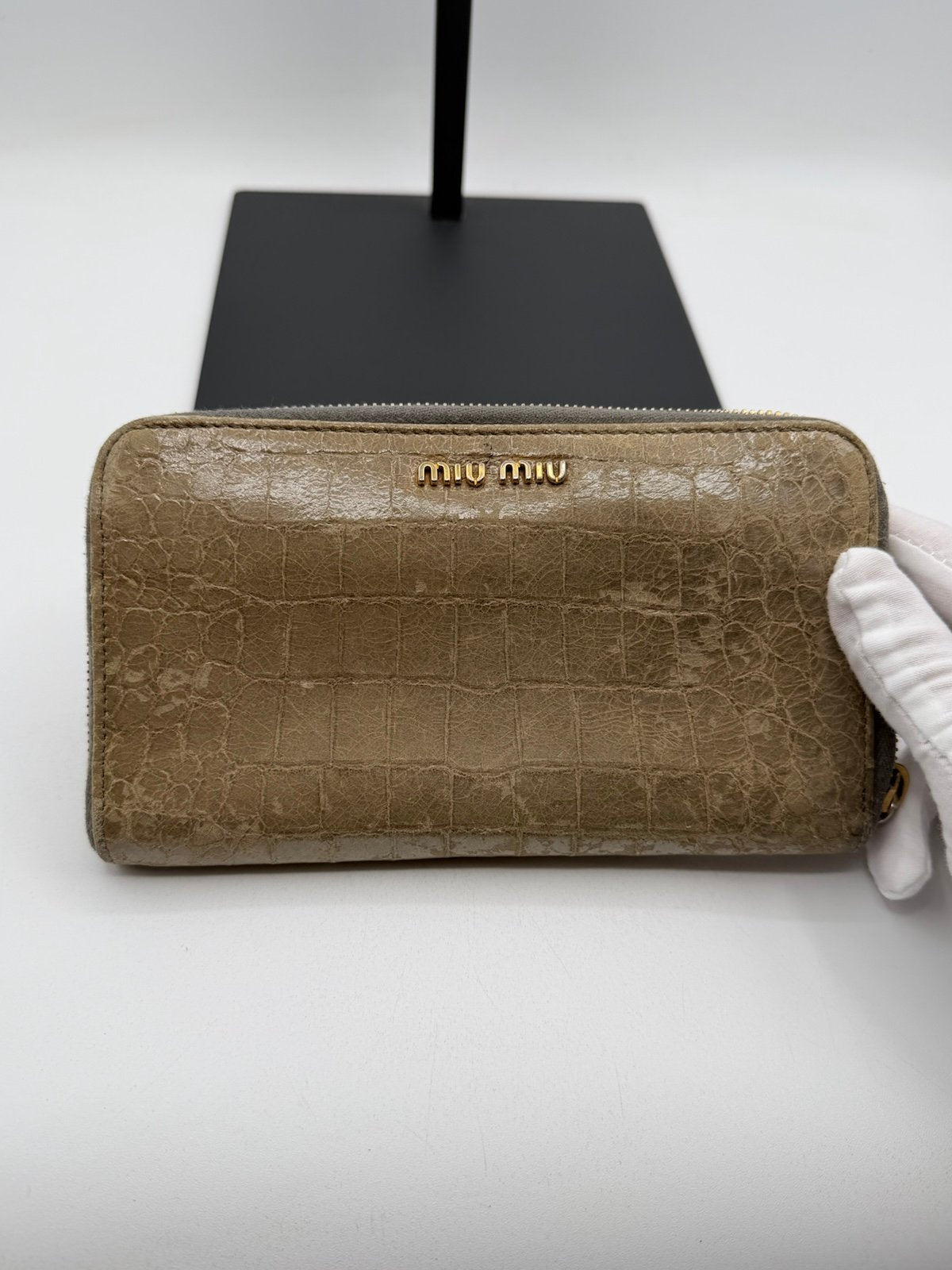 Pre-Owned Miu Miu Crocodile Embossed Leather Zip Around Wallet