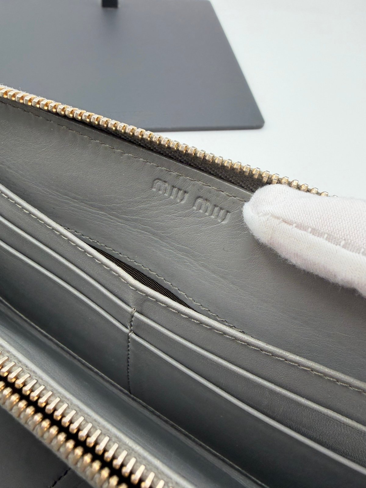 Pre-Owned Miu Miu Crocodile Embossed Leather Zip Around Wallet