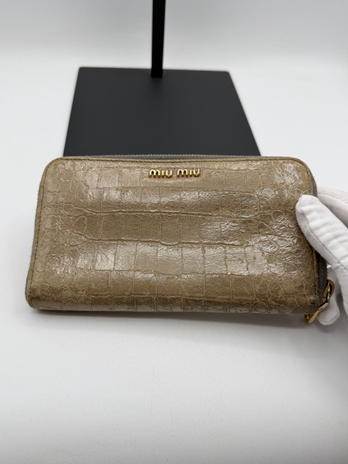 Pre-Owned Miu Miu Crocodile Embossed Leather Zip Around Wallet