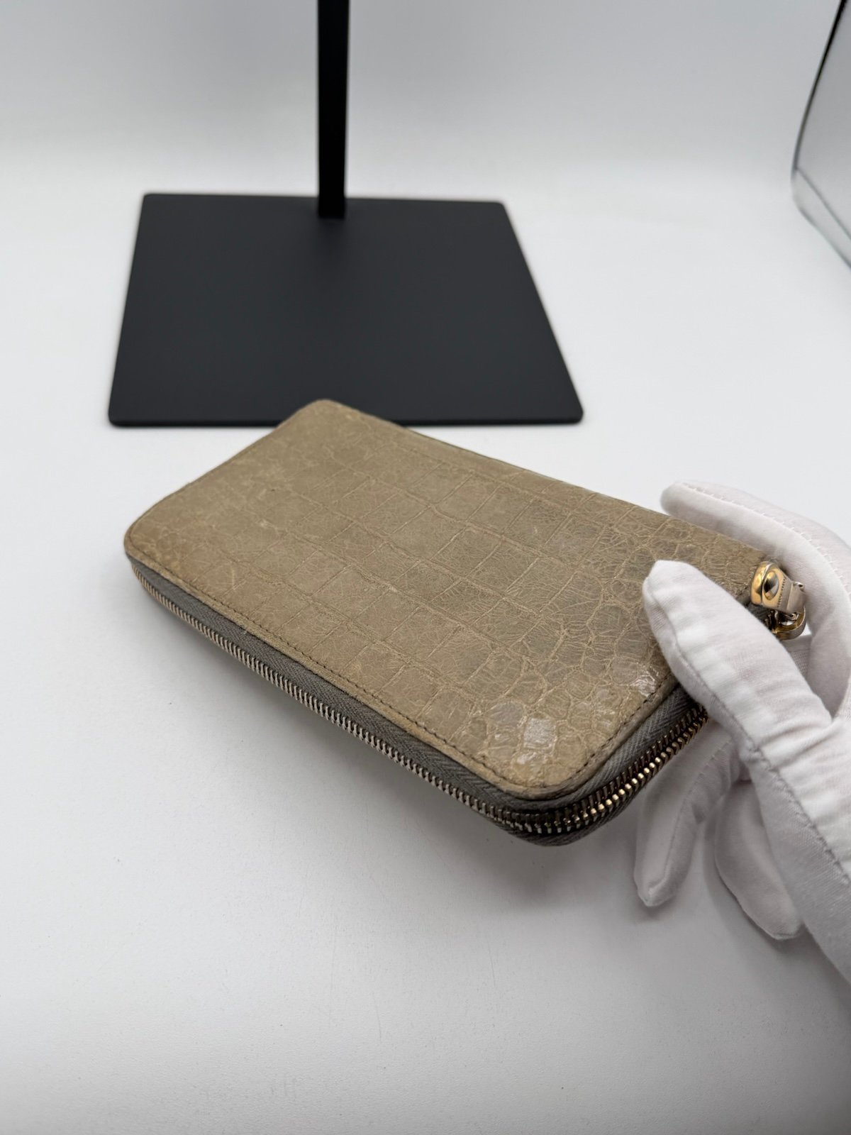 Pre-Owned Miu Miu Crocodile Embossed Leather Zip Around Wallet