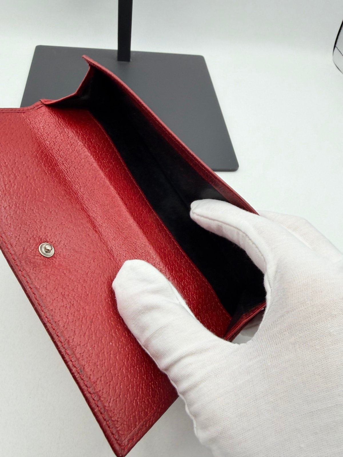 Pre-Owned Gucci Long Red Leather Wallet