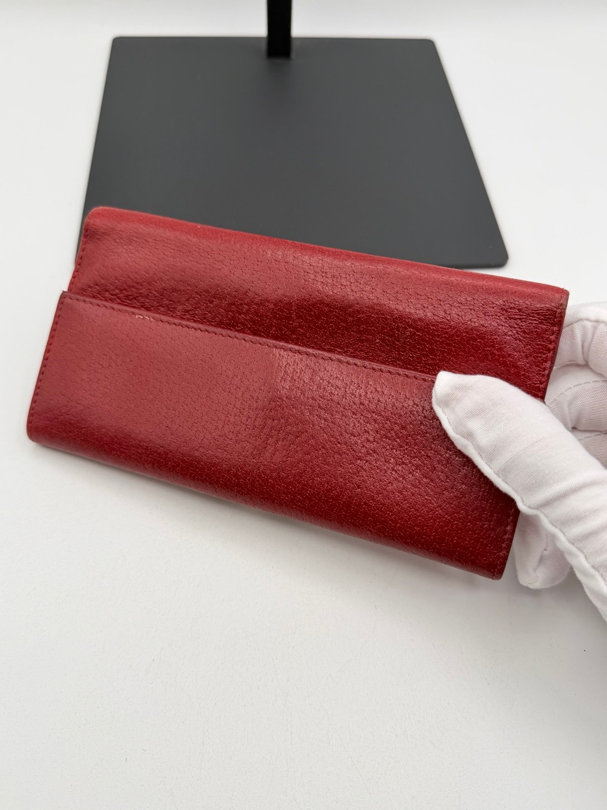 Pre-Owned Gucci Long Red Leather Wallet