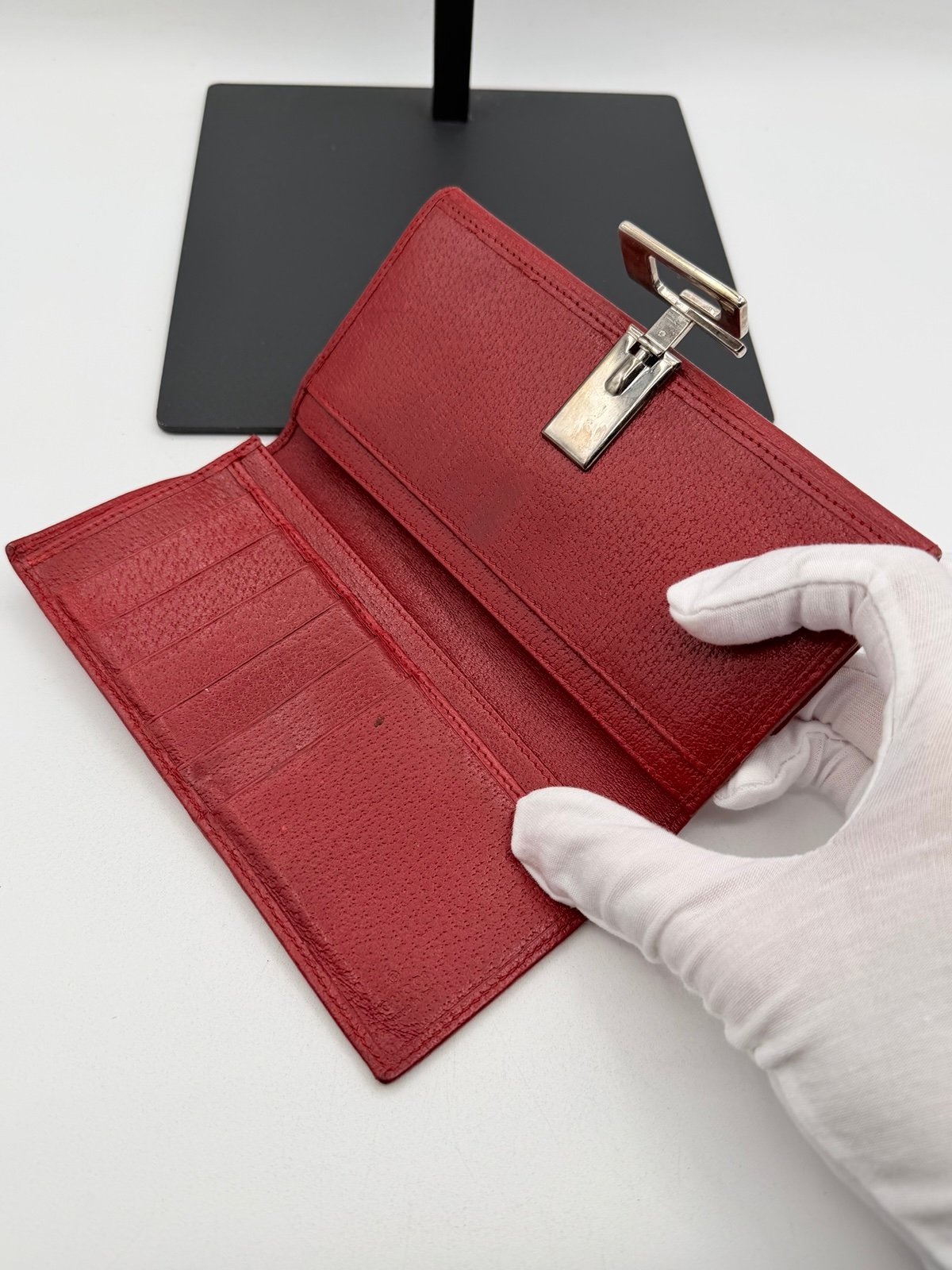 Pre-Owned Gucci Long Red Leather Wallet