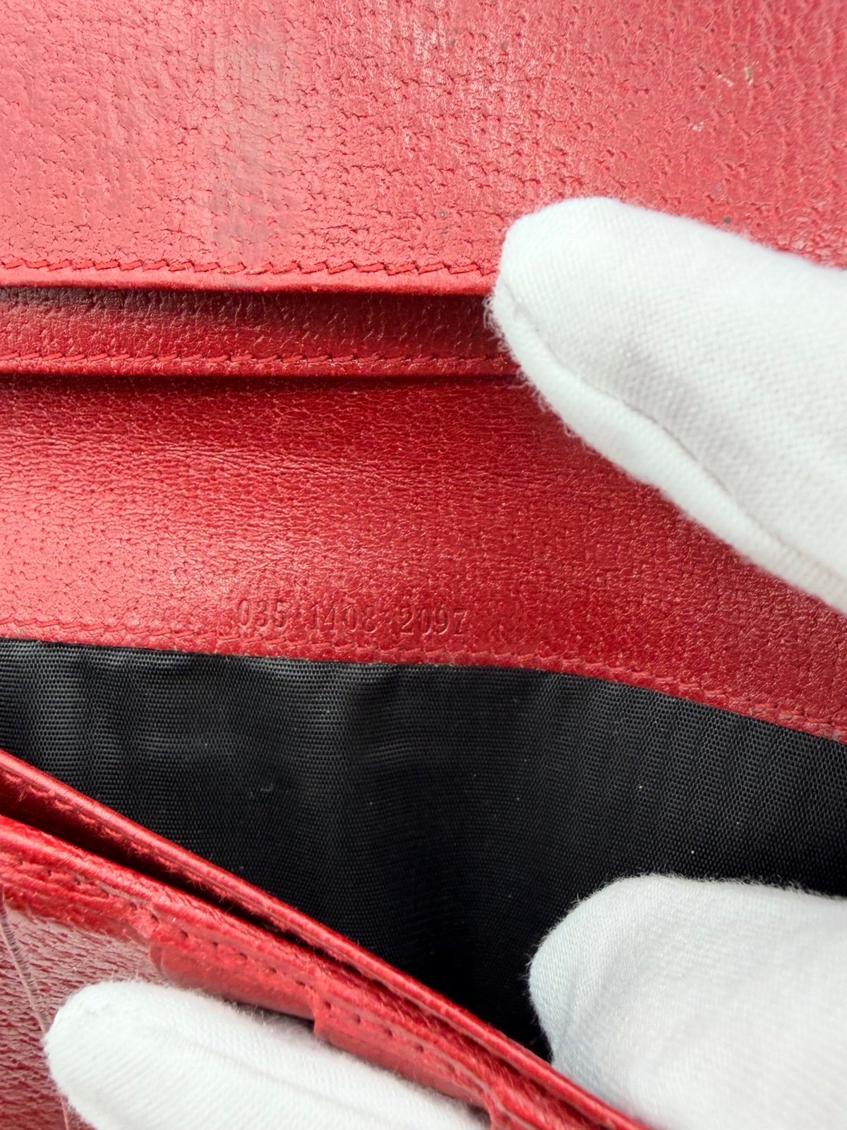 Pre-Owned Gucci Long Red Leather Wallet