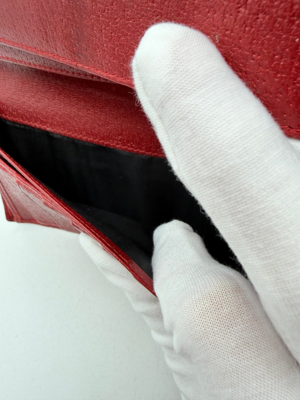 Pre-Owned Gucci Long Red Leather Wallet