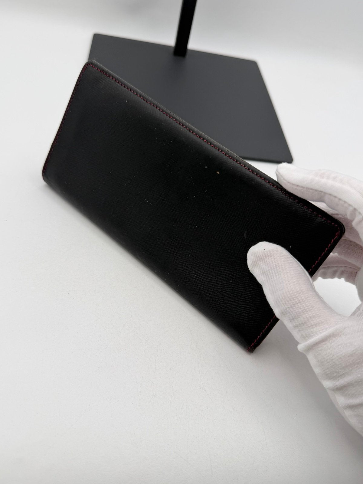 Pre-Owned Burberry Black Leather Long Wallet