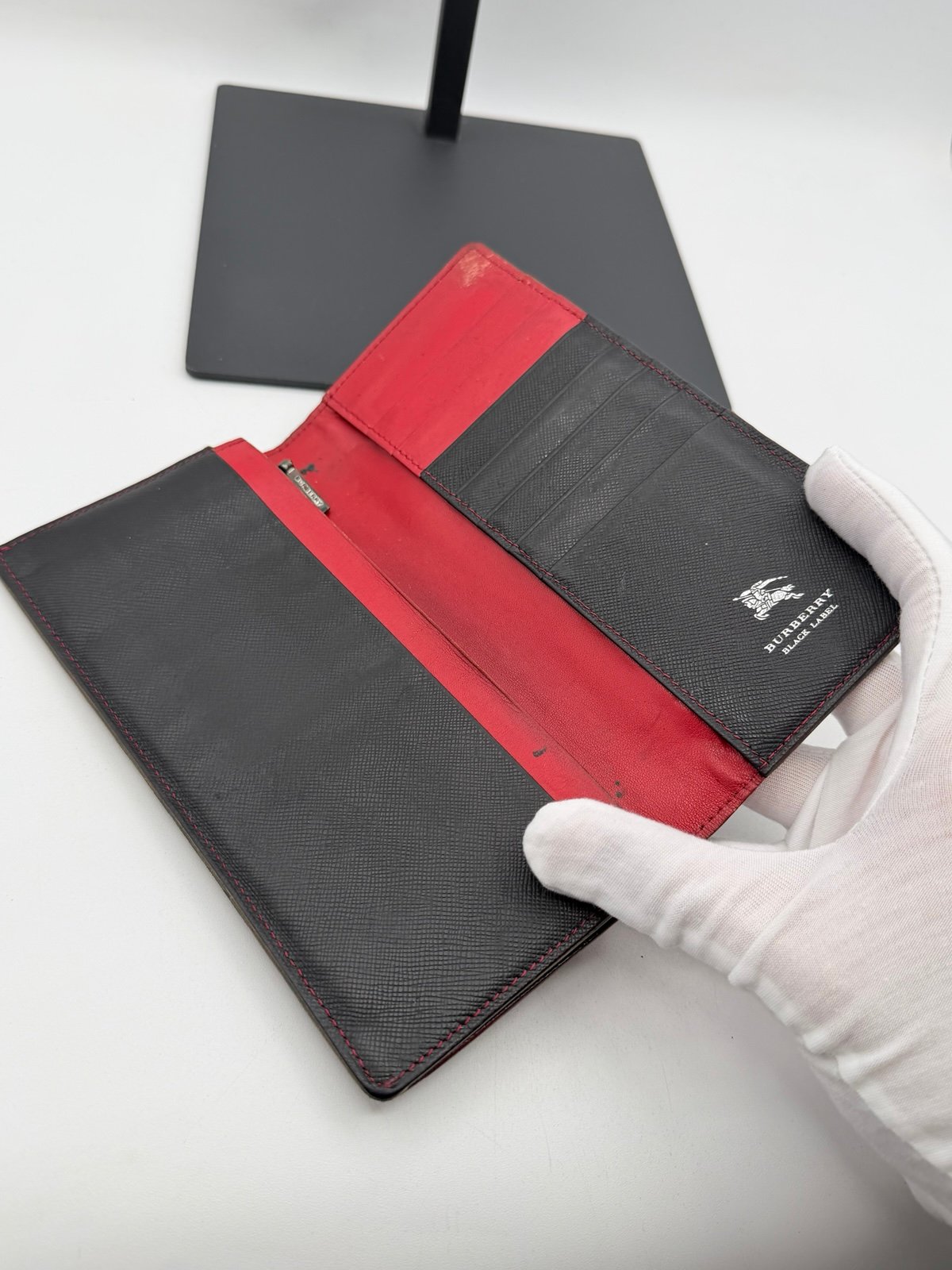 Pre-Owned Burberry Black Leather Long Wallet