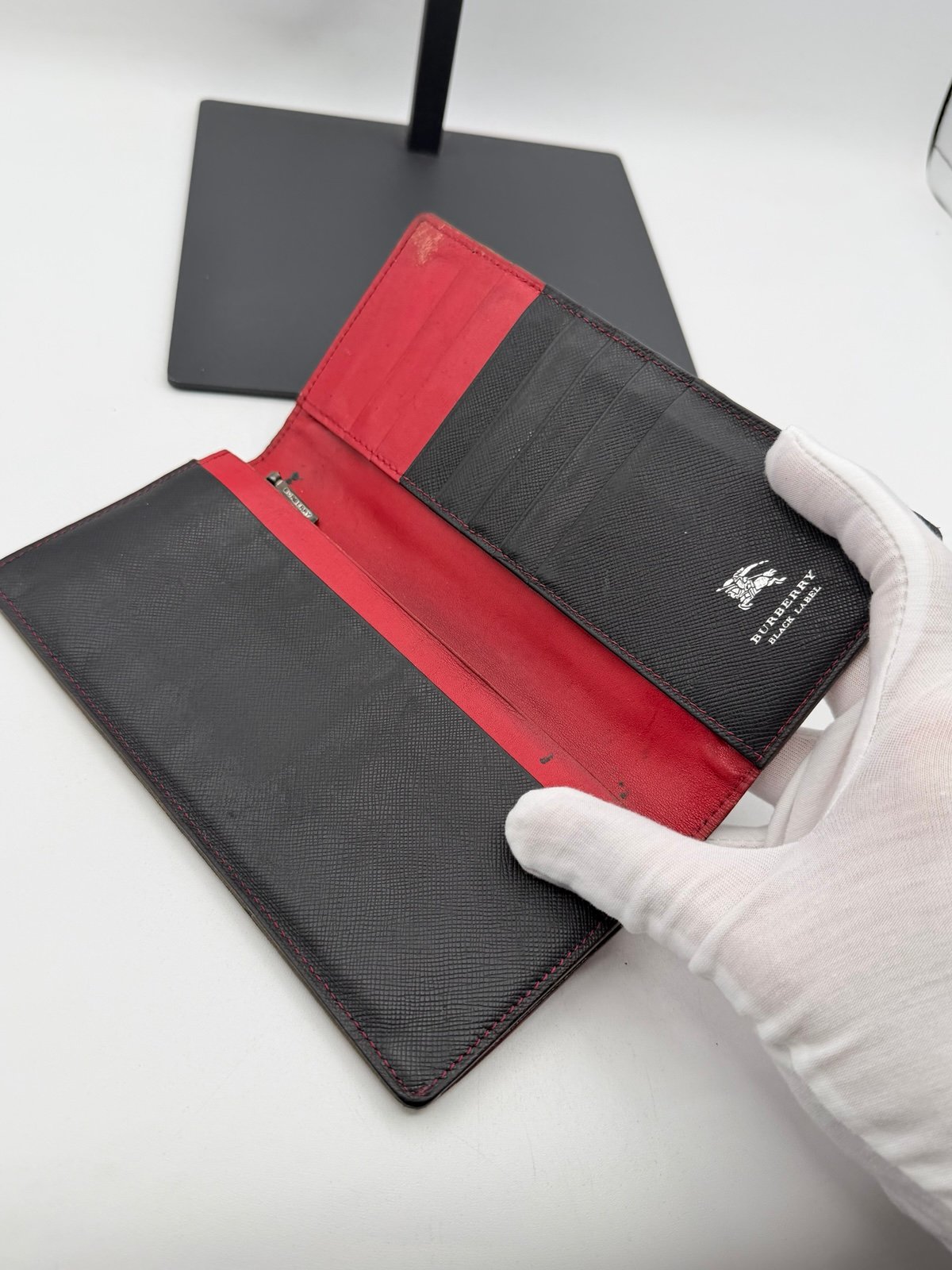 Pre-Owned Burberry Black Leather Long Wallet