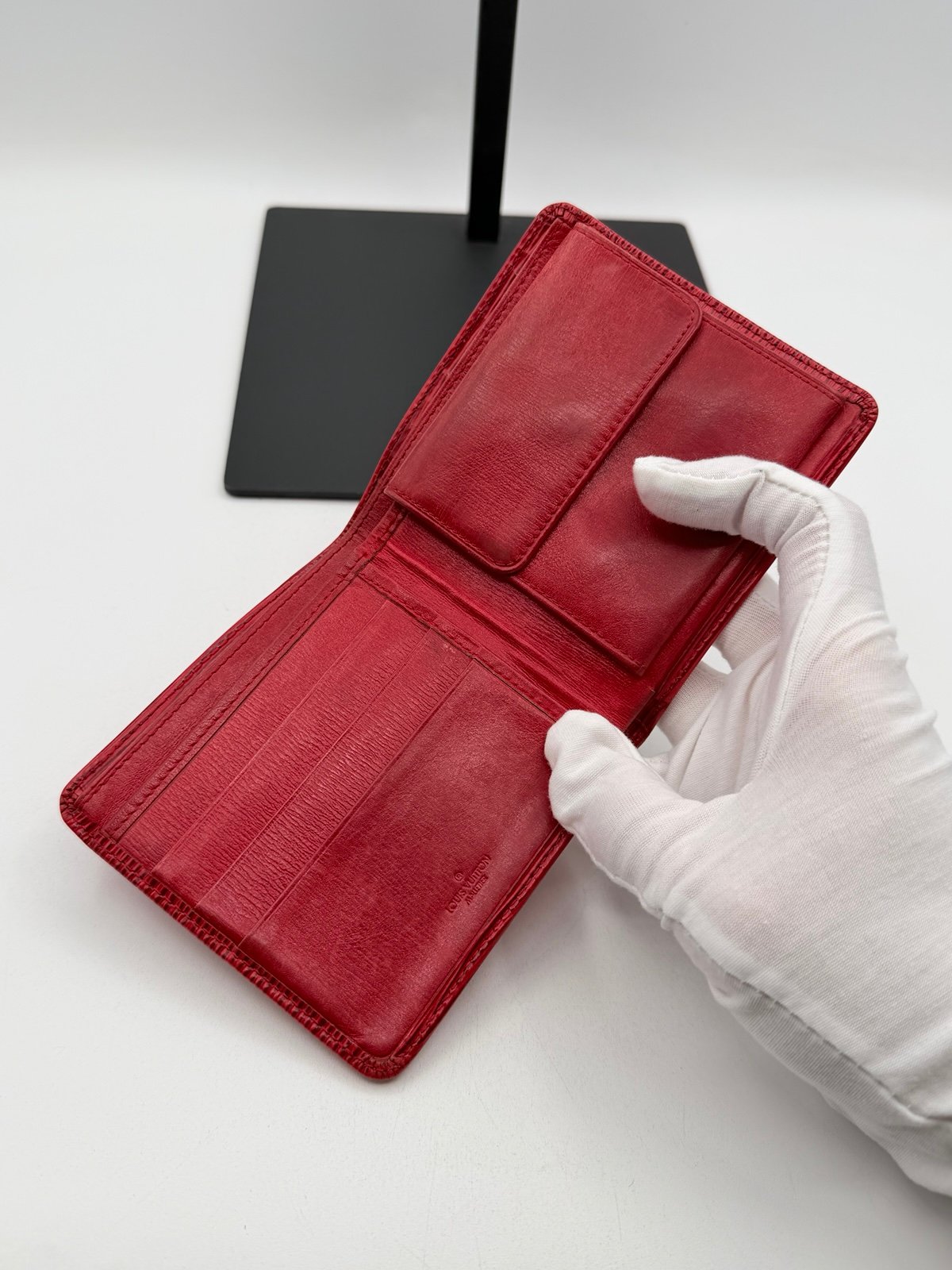 Pre-Owned Louis Vuitton Epi Leather Bifold Wallet