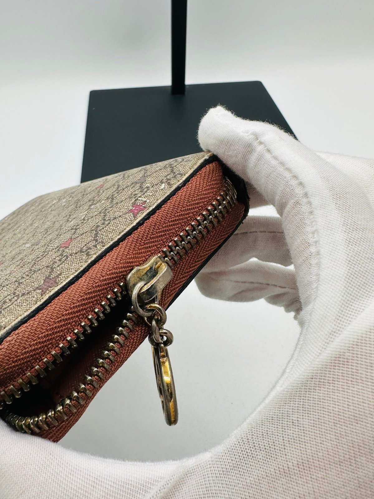Pre-Owned Gucci Charmed Zip Around Wallet