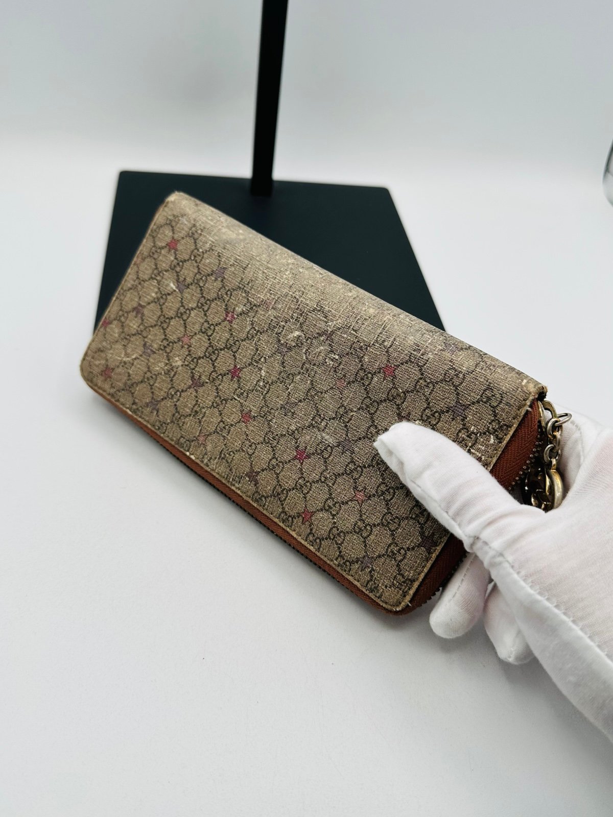 Pre-Owned Gucci Charmed Zip Around Wallet