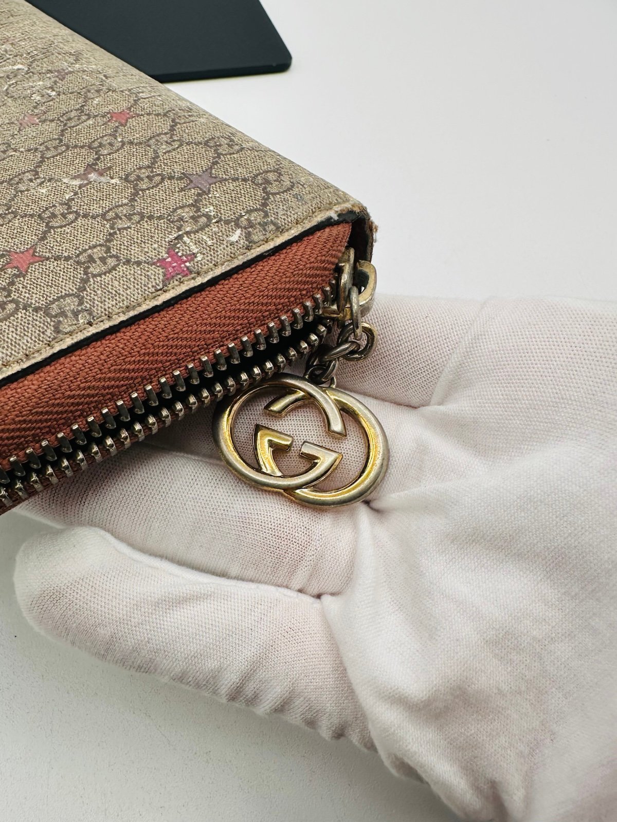 Pre-Owned Gucci Charmed Zip Around Wallet