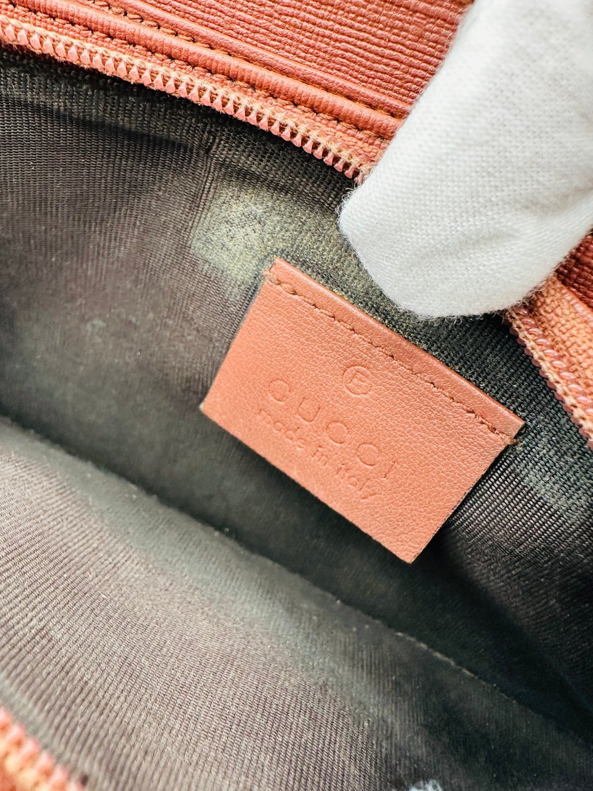 Pre-Owned Gucci Charmed Zip Around Wallet