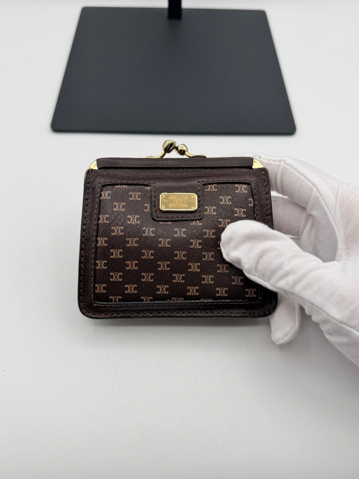 Pre-Owned Celine Kisslock Wallet