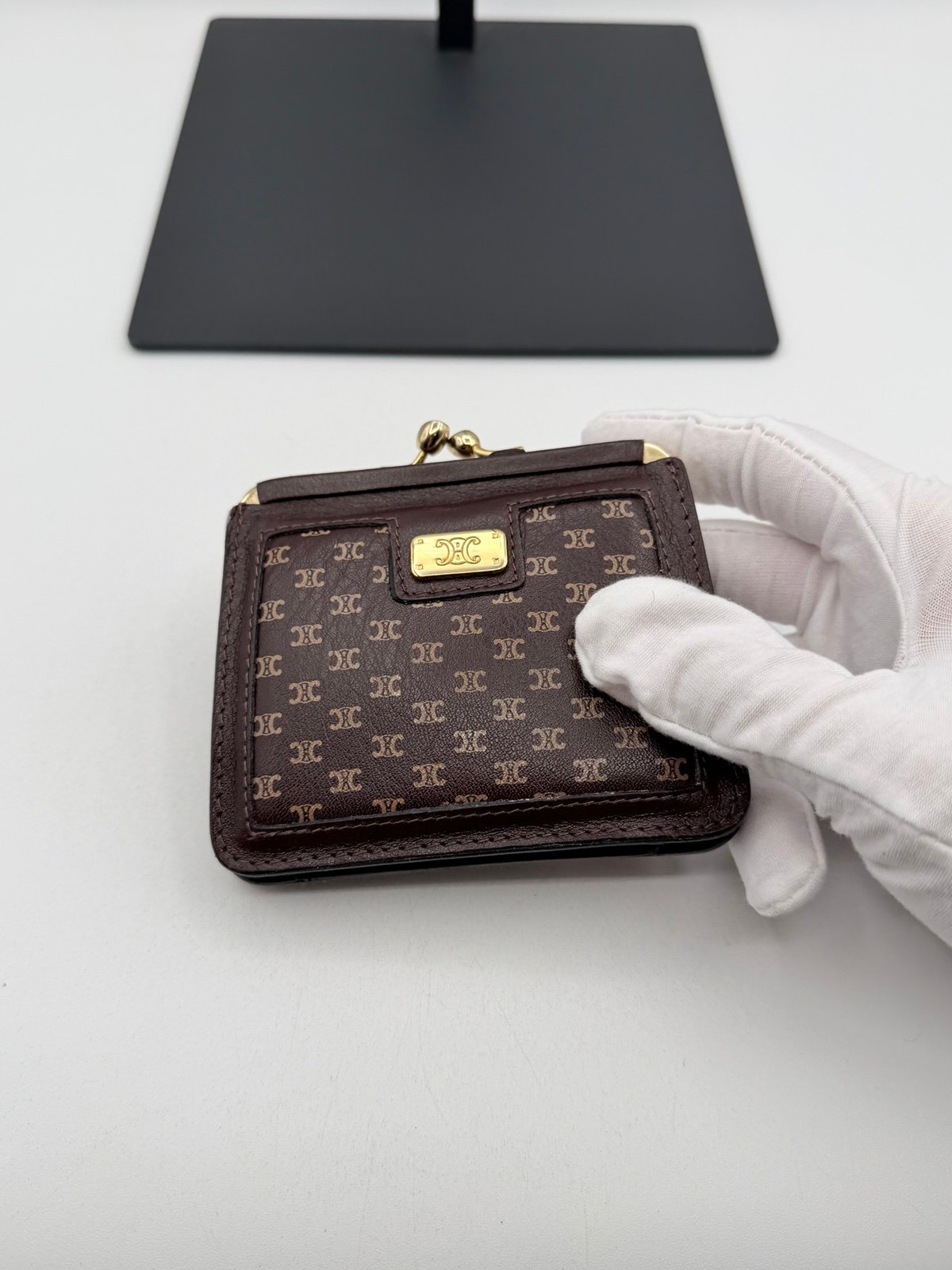 Pre-Owned Celine Kisslock Wallet