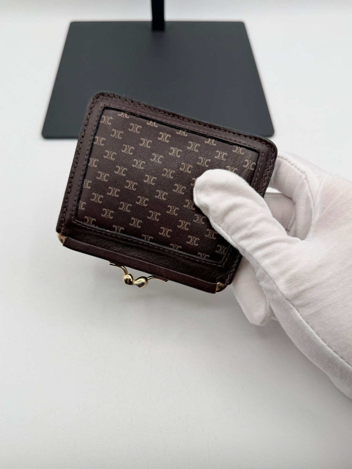 Pre-Owned Celine Kisslock Wallet