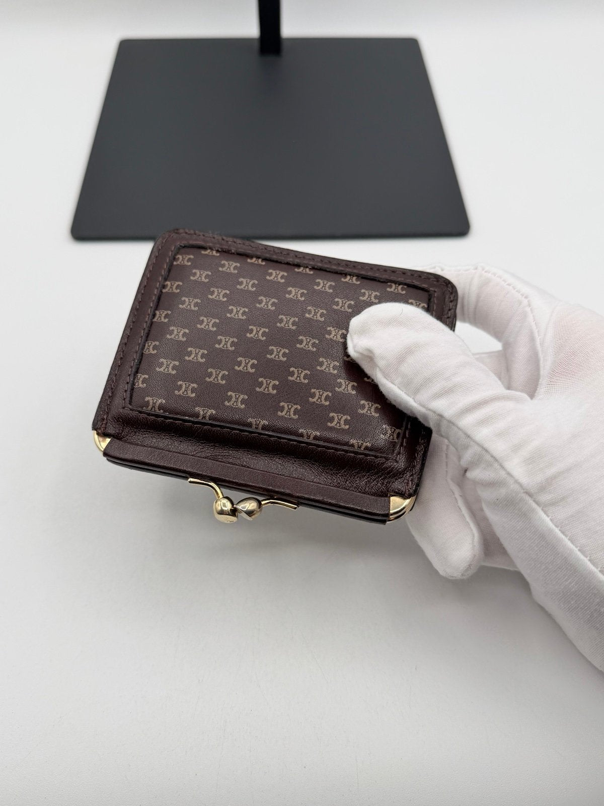 Pre-Owned Celine Kisslock Wallet