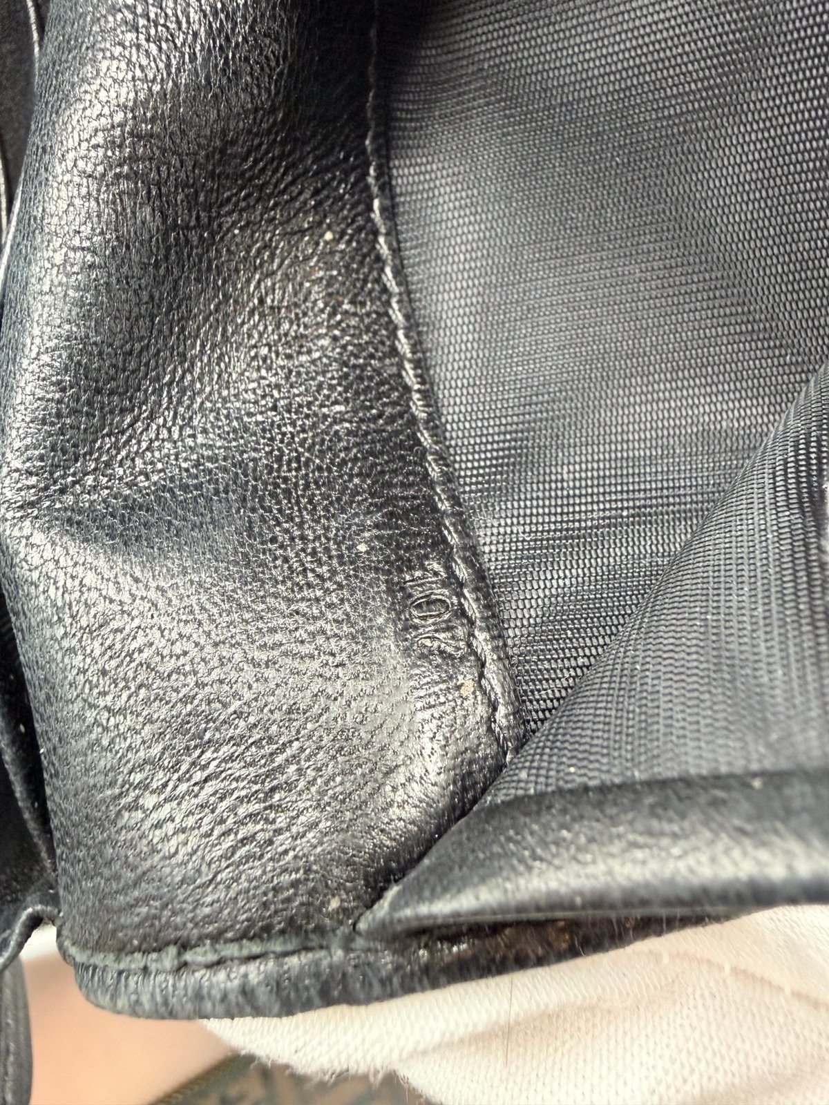 Pre-Owned Prada Leather Crease Wallet