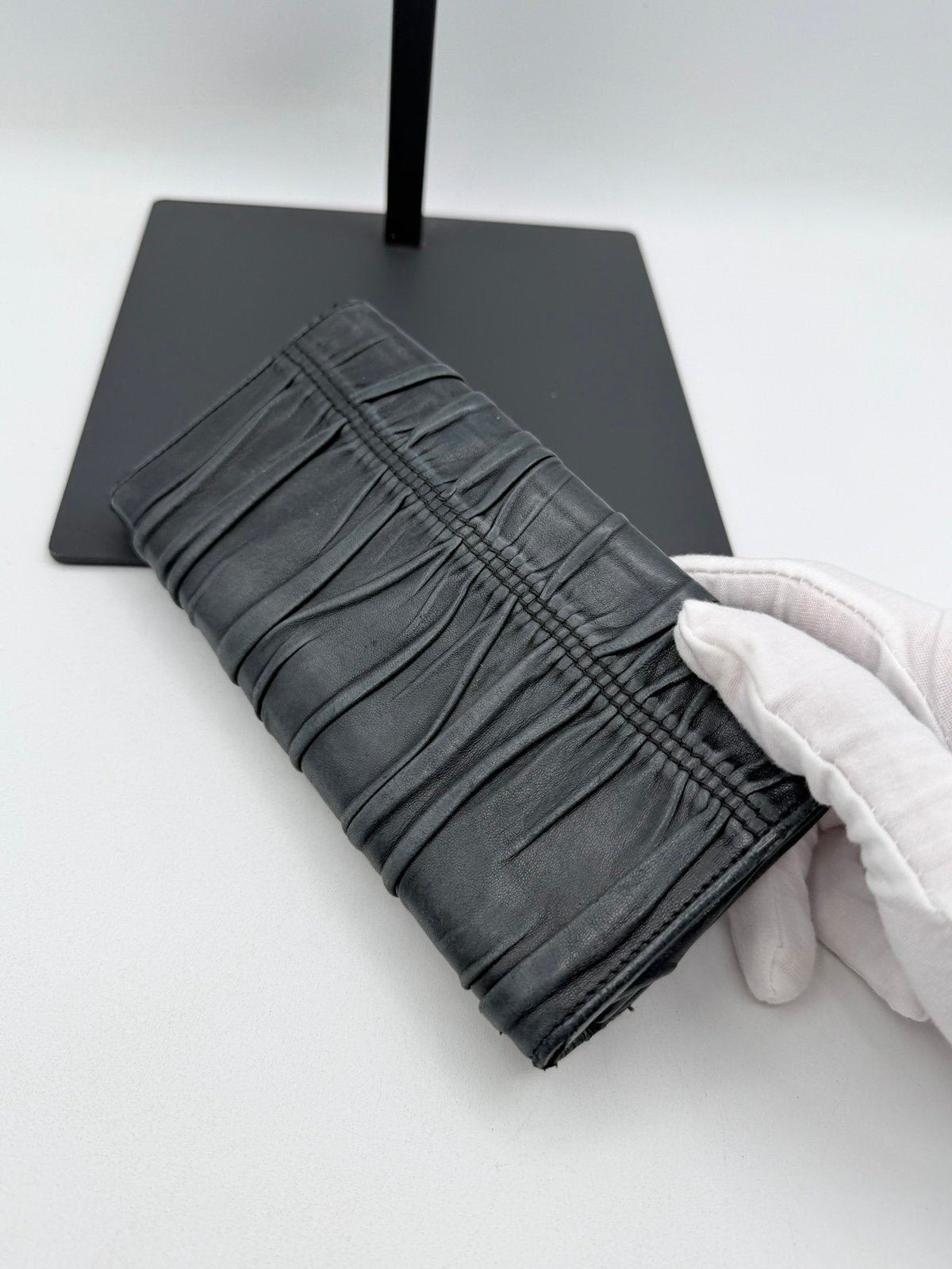 Pre-Owned Prada Leather Crease Wallet