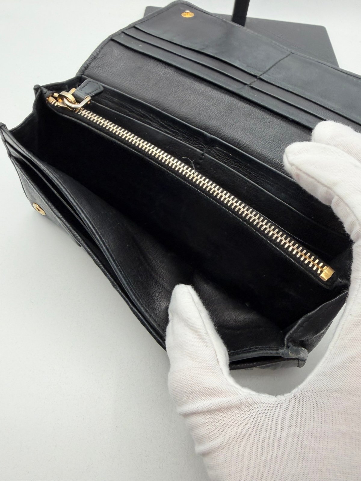Pre-Owned Prada Leather Crease Wallet