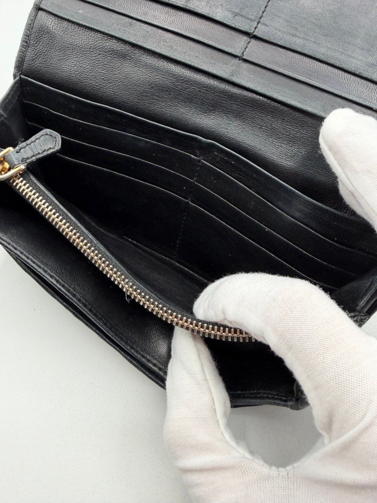 Pre-Owned Prada Leather Crease Wallet