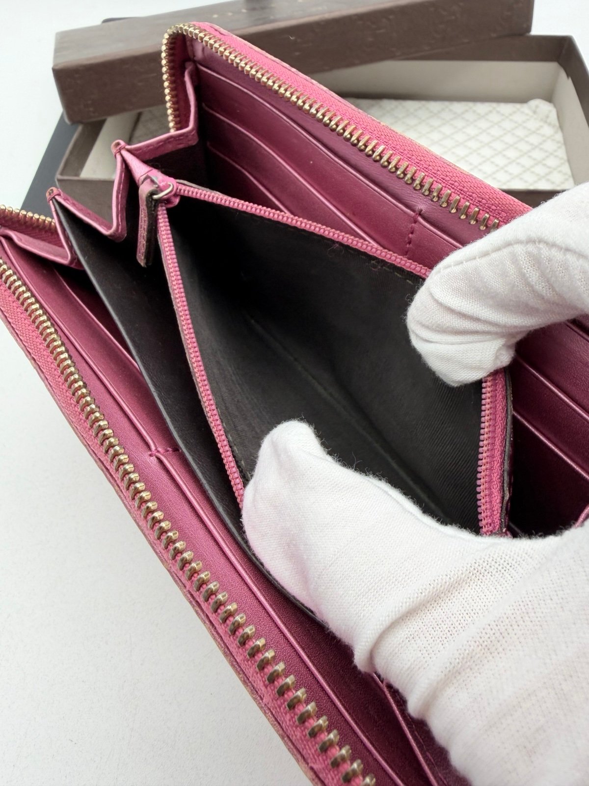 Pre-Owned Gucci Large Pink Guccissima Zip Around Wallet