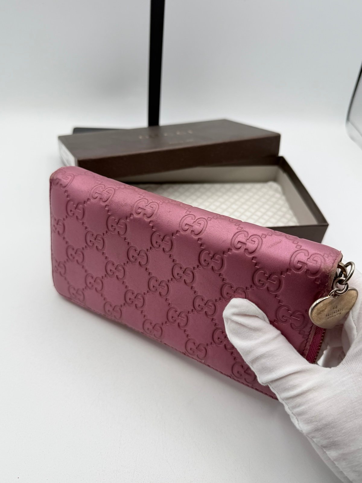 Pre-Owned Gucci Large Pink Guccissima Zip Around Wallet