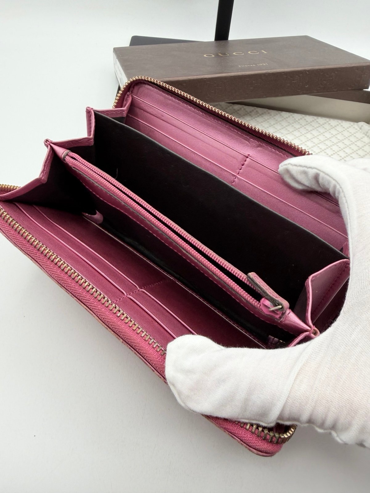Pre-Owned Gucci Large Pink Guccissima Zip Around Wallet