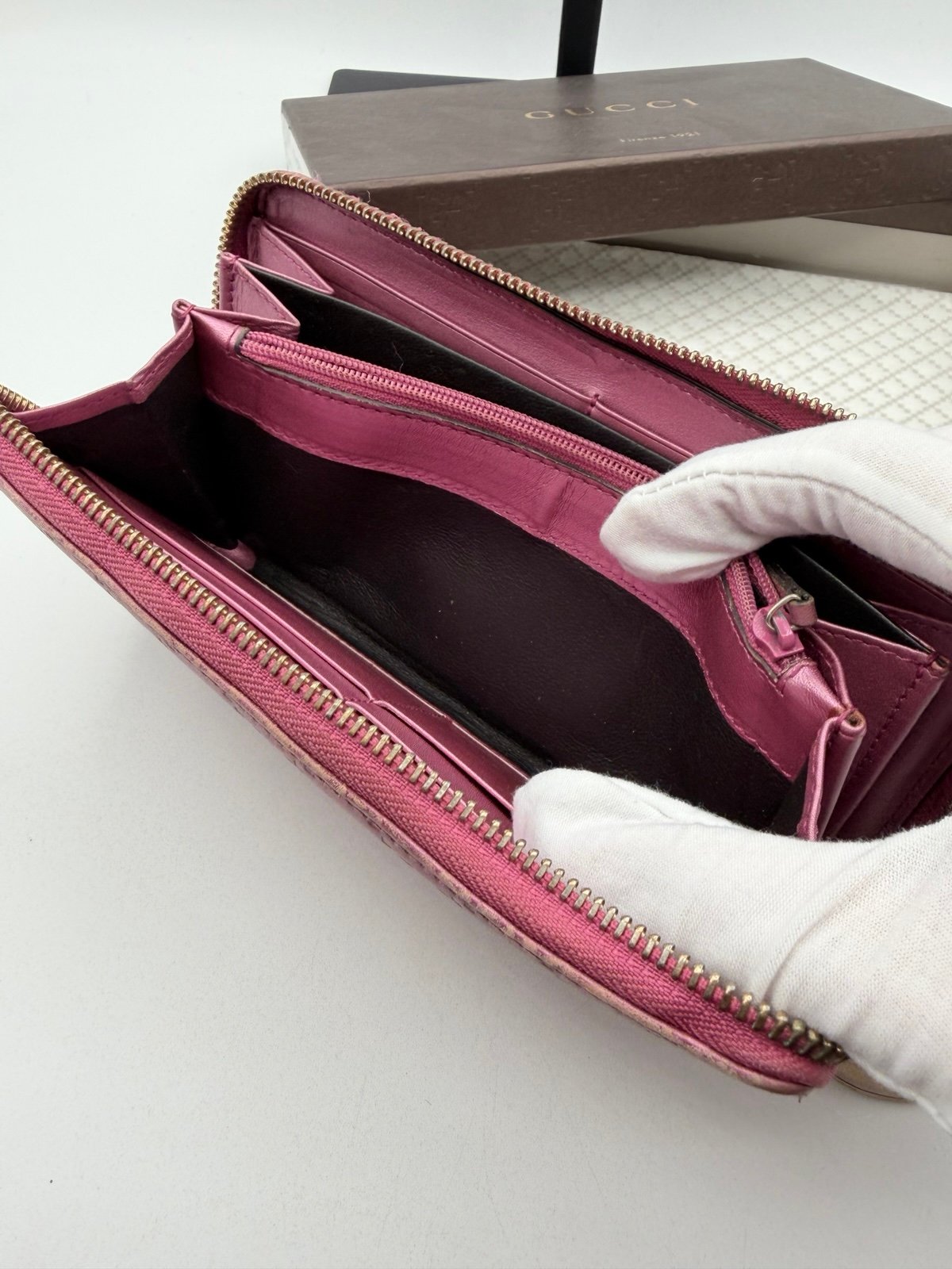 Pre-Owned Gucci Large Pink Guccissima Zip Around Wallet