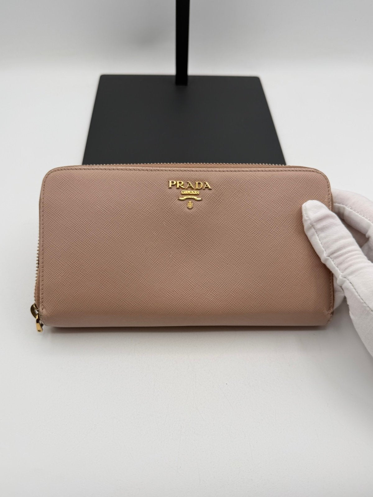 Pre-Owned Prada Saffiano Leather Zip Around Wallet $1080 MSRP