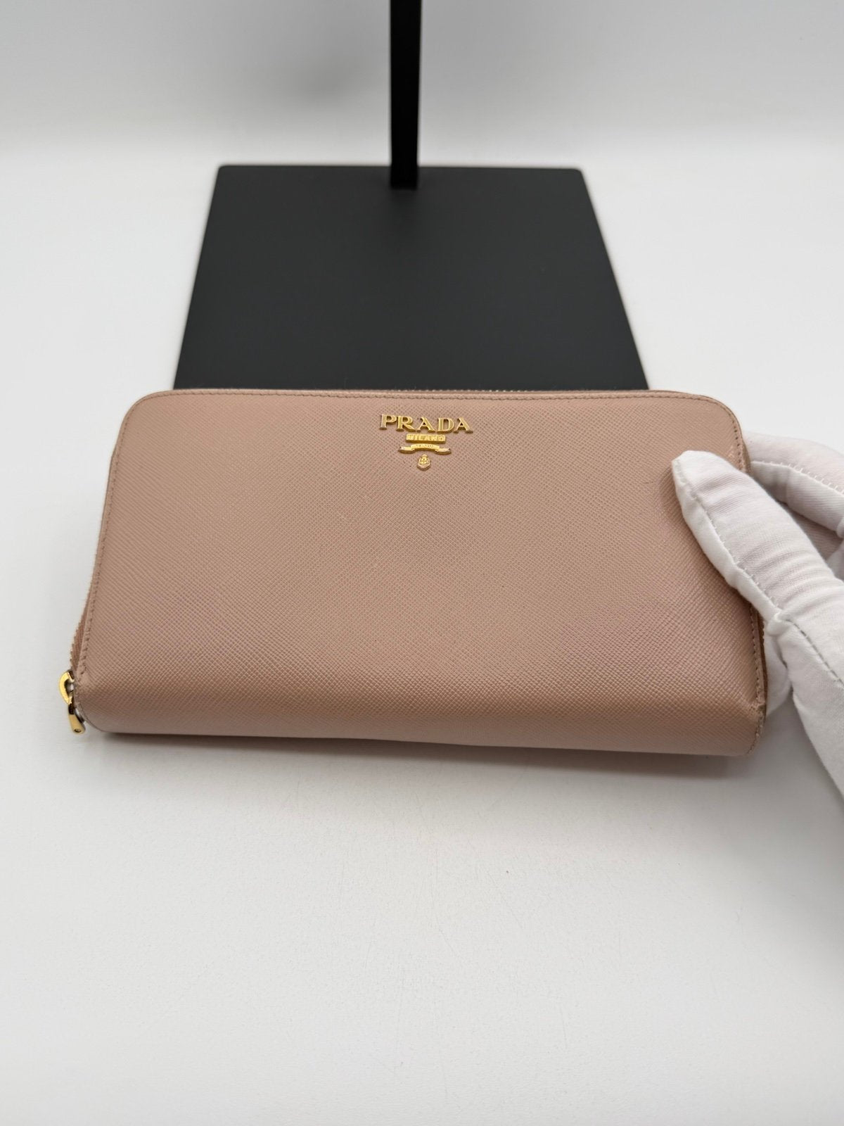 Pre-Owned Prada Saffiano Leather Zip Around Wallet $1080 MSRP