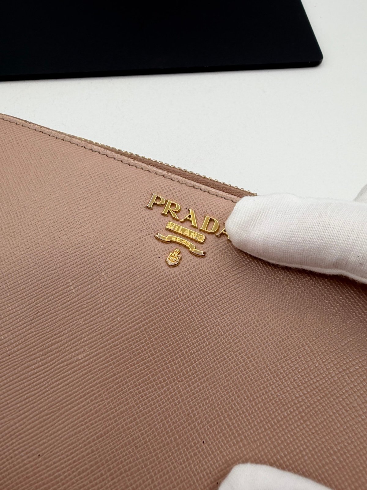 Pre-Owned Prada Saffiano Leather Zip Around Wallet $1080 MSRP