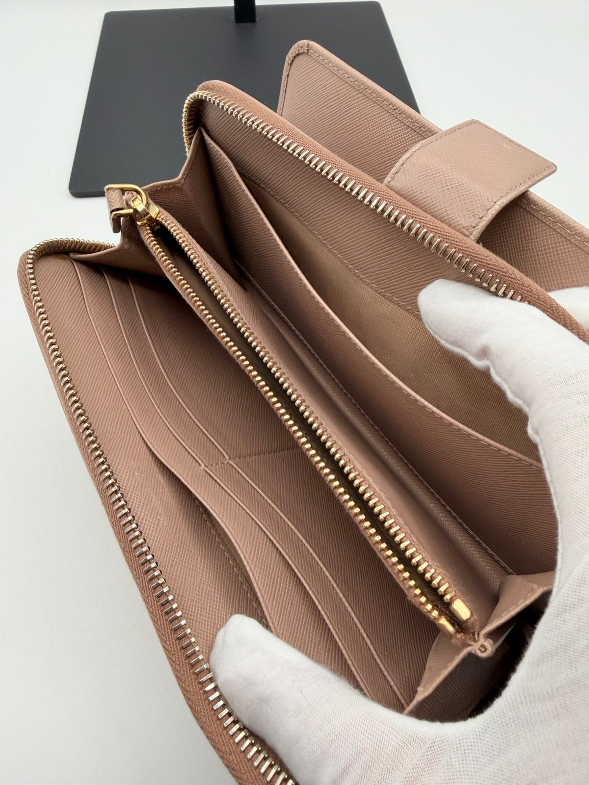 Pre-Owned Prada Saffiano Leather Zip Around Wallet $1080 MSRP