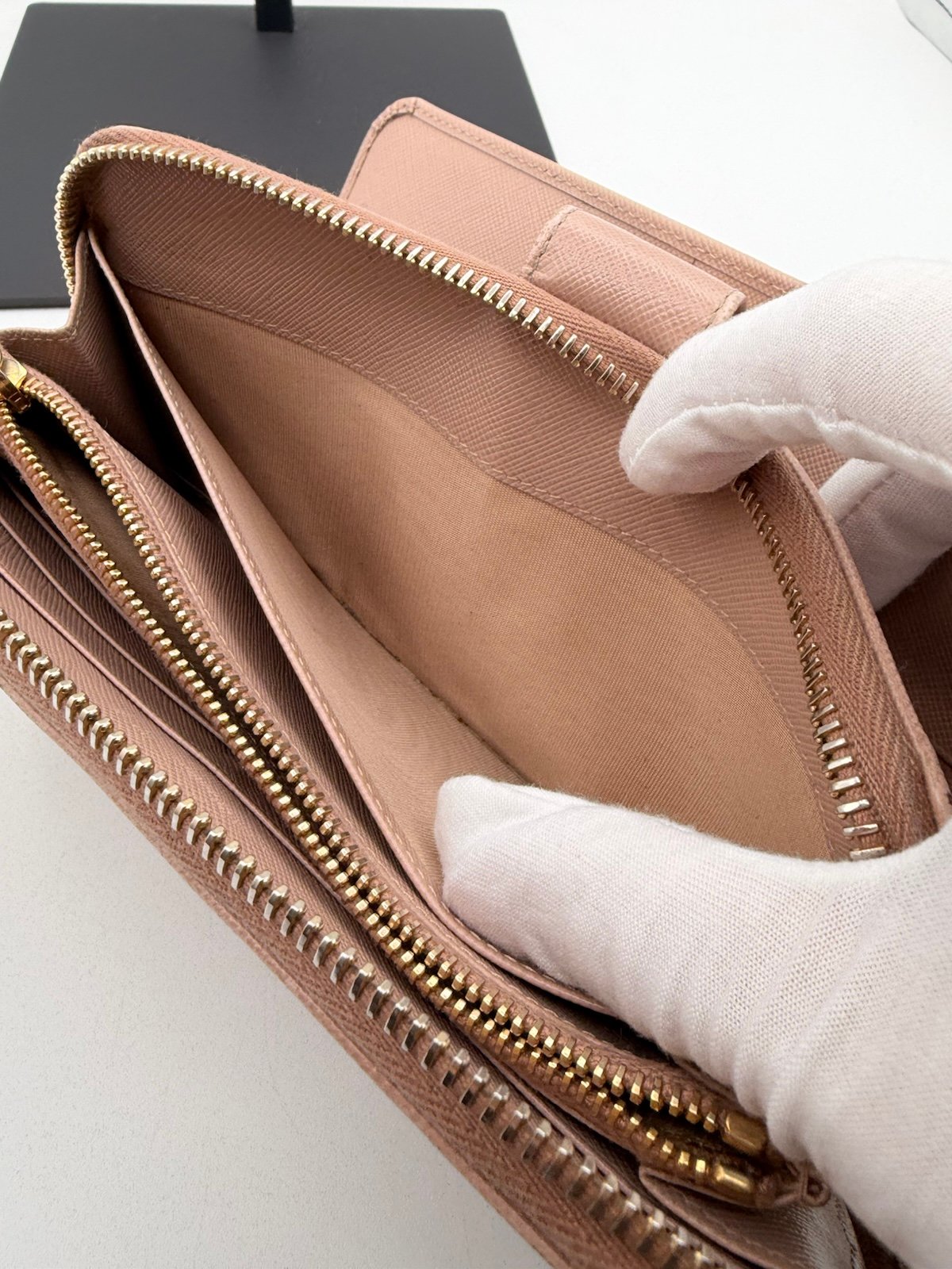 Pre-Owned Prada Saffiano Leather Zip Around Wallet $1080 MSRP
