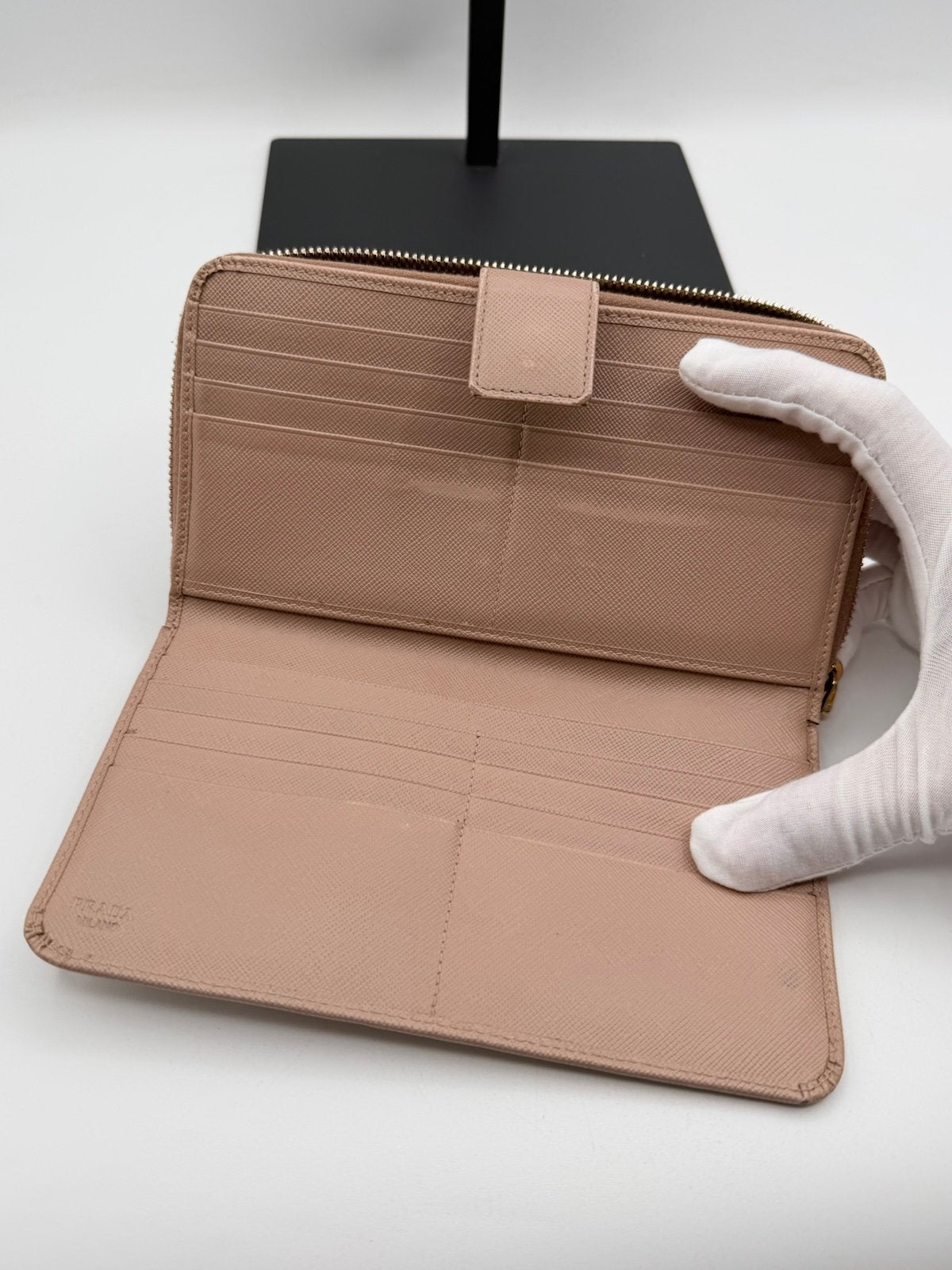 Pre-Owned Prada Saffiano Leather Zip Around Wallet $1080 MSRP