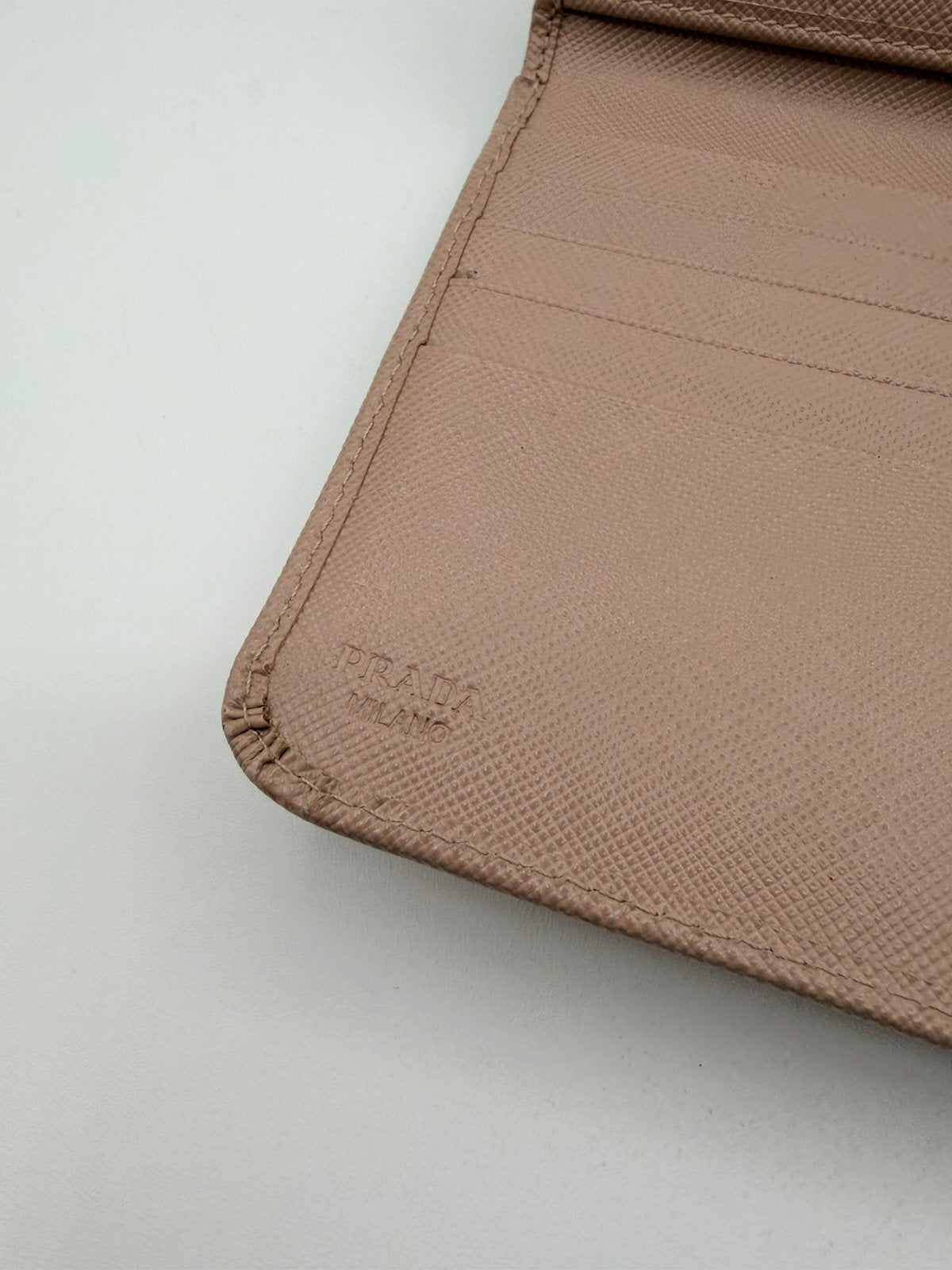 Pre-Owned Prada Saffiano Leather Zip Around Wallet $1080 MSRP