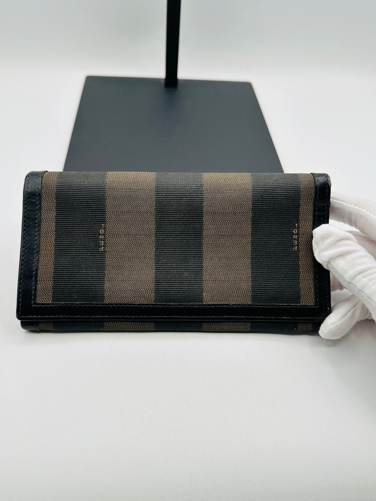 Pre-Owned Fendi Long Leather Flap Wallet