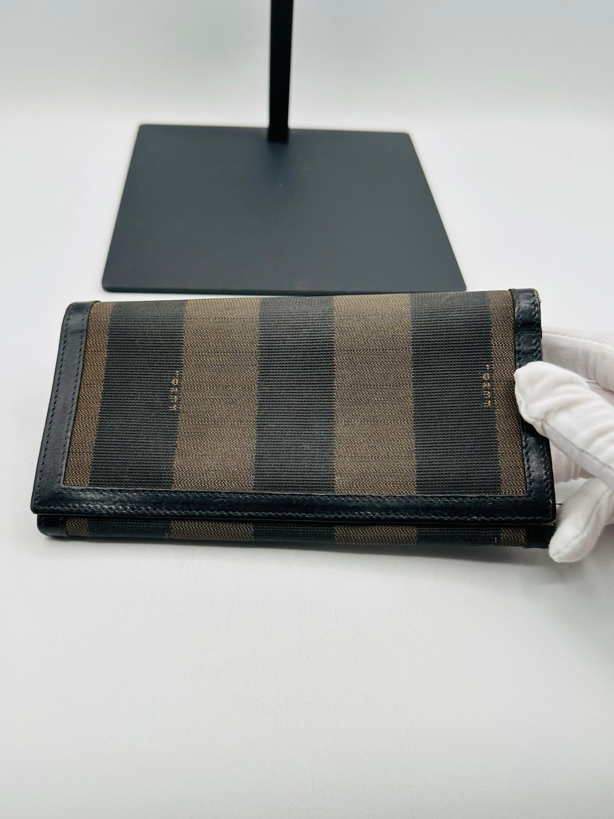 Pre-Owned Fendi Long Leather Flap Wallet