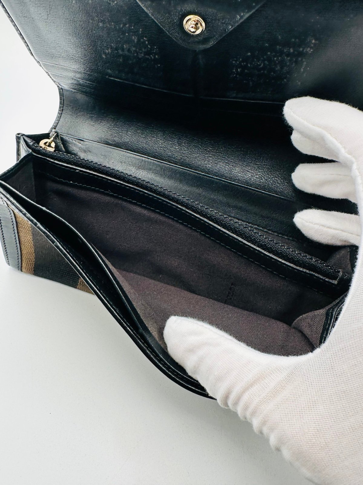Pre-Owned Fendi Long Leather Flap Wallet