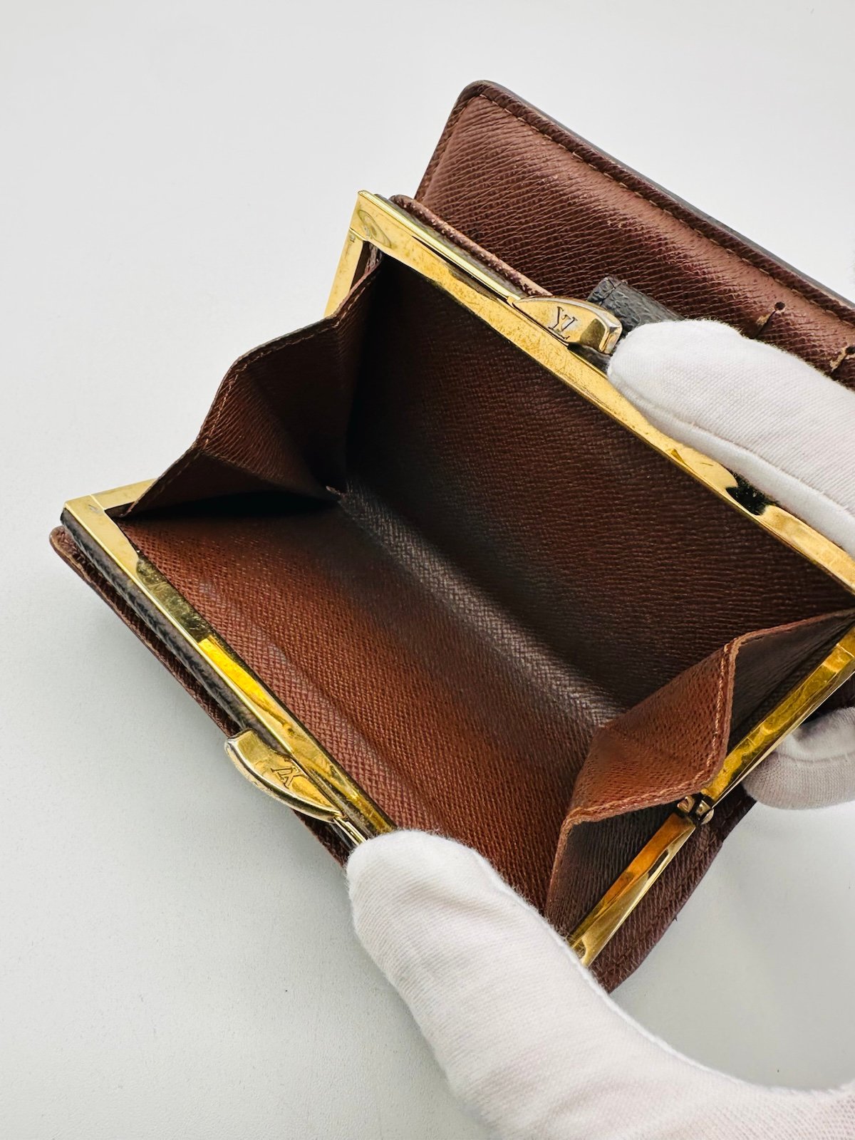 Pre-Owned Louis Vuitton Kisslock Wallet
