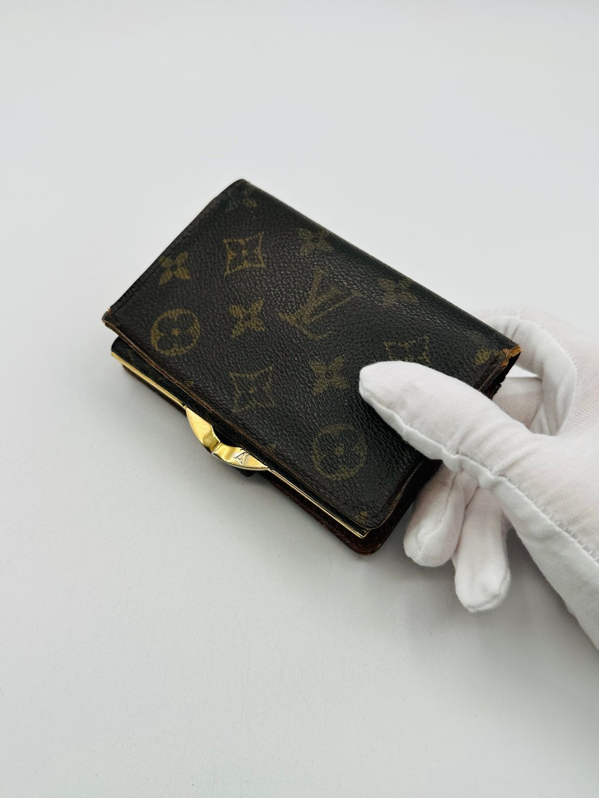 Pre-Owned Louis Vuitton Kisslock Wallet