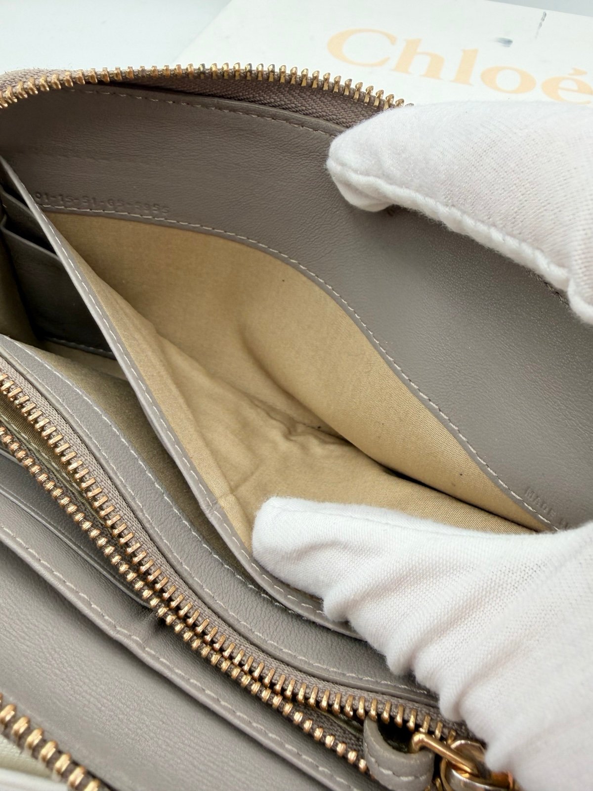 Pre-Owned CHLOE Gray Leather Bow Zip Around Wallet