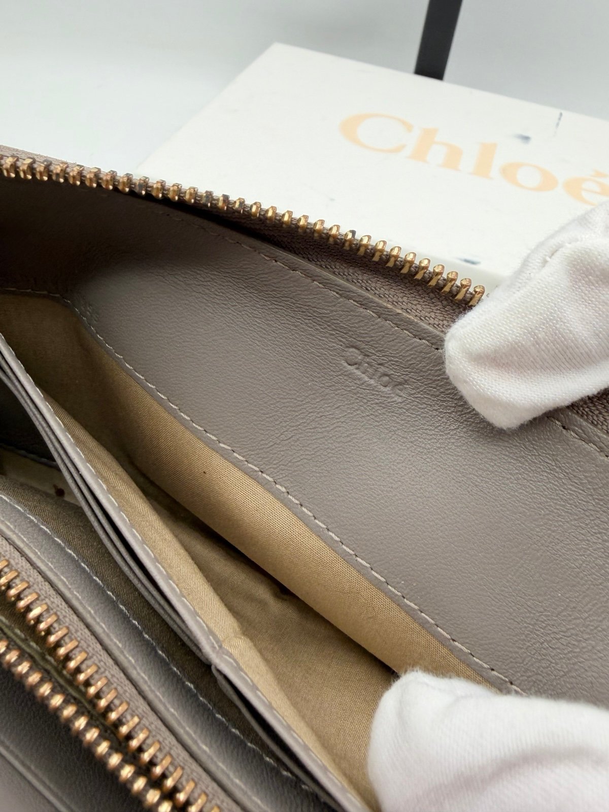 Pre-Owned CHLOE Gray Leather Bow Zip Around Wallet