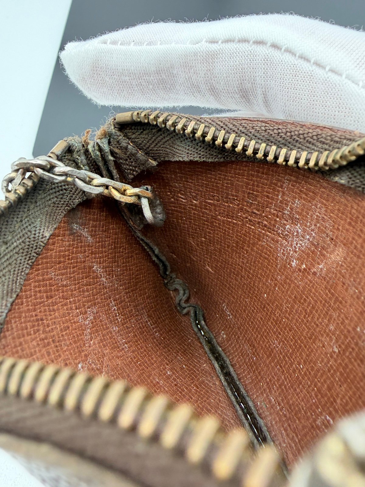 Pre-Owned Louis Vuitton Chain Pouch Wallet