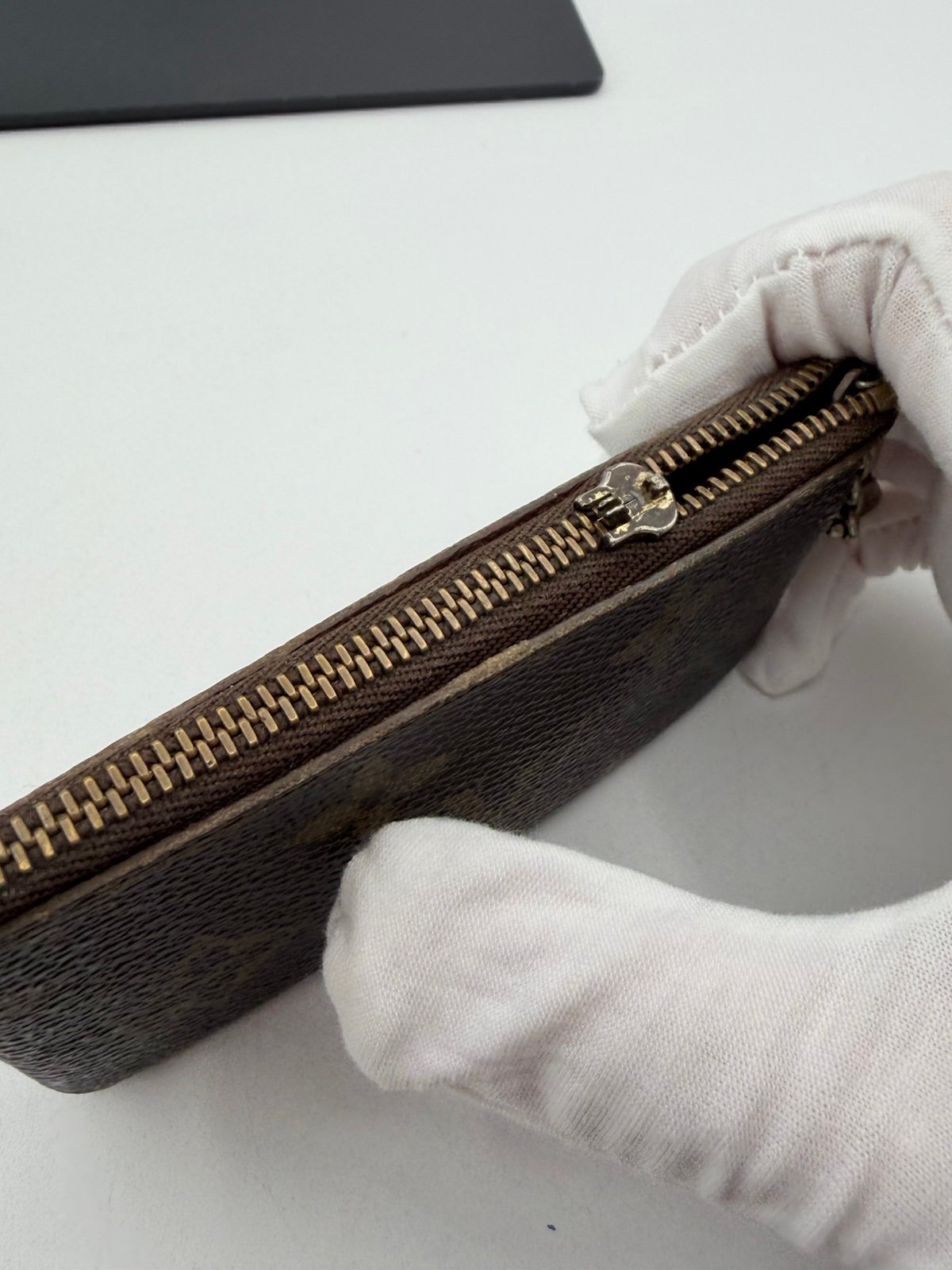 Pre-Owned Louis Vuitton Chain Pouch Wallet