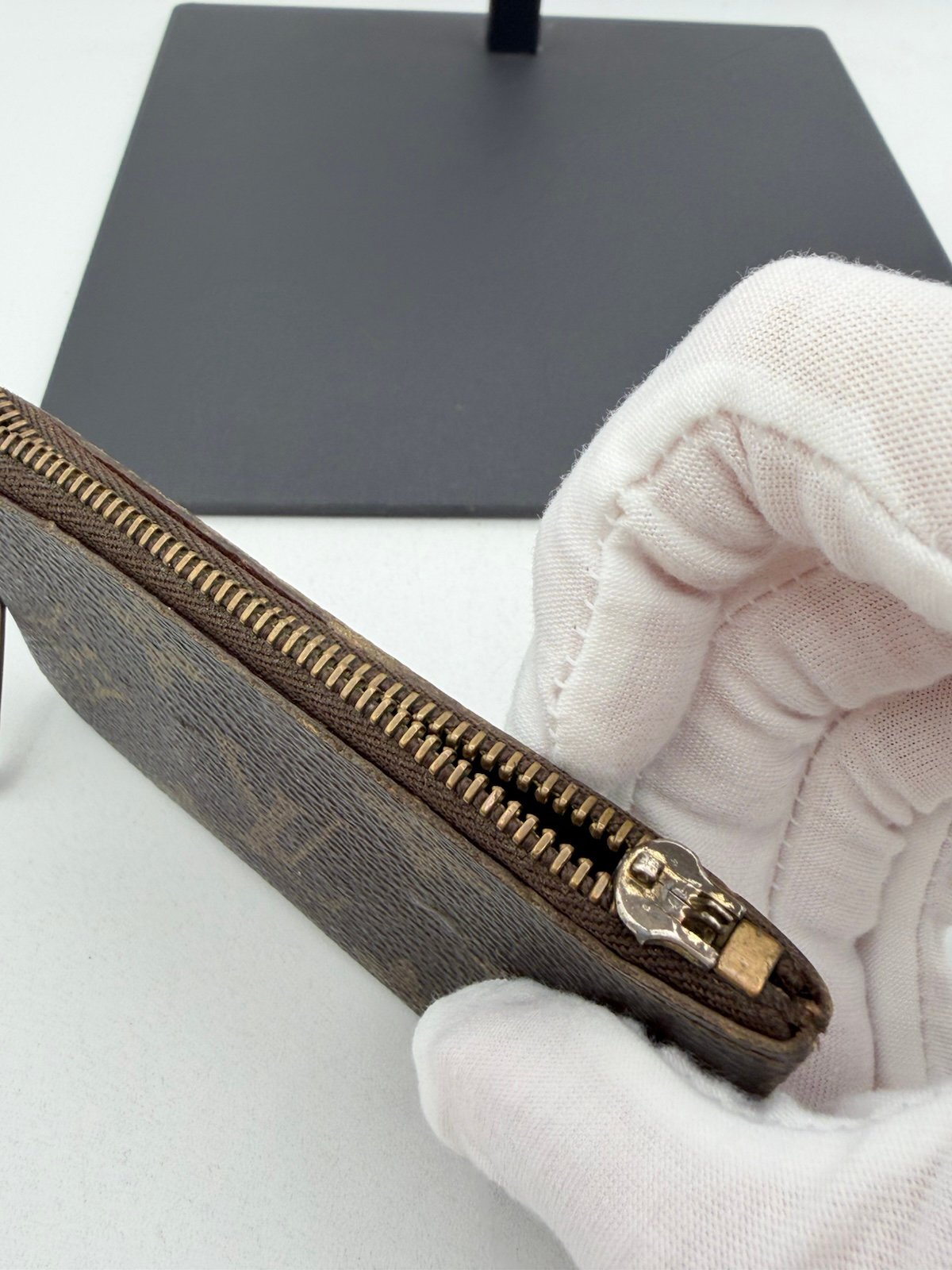 Pre-Owned Louis Vuitton Chain Pouch Wallet