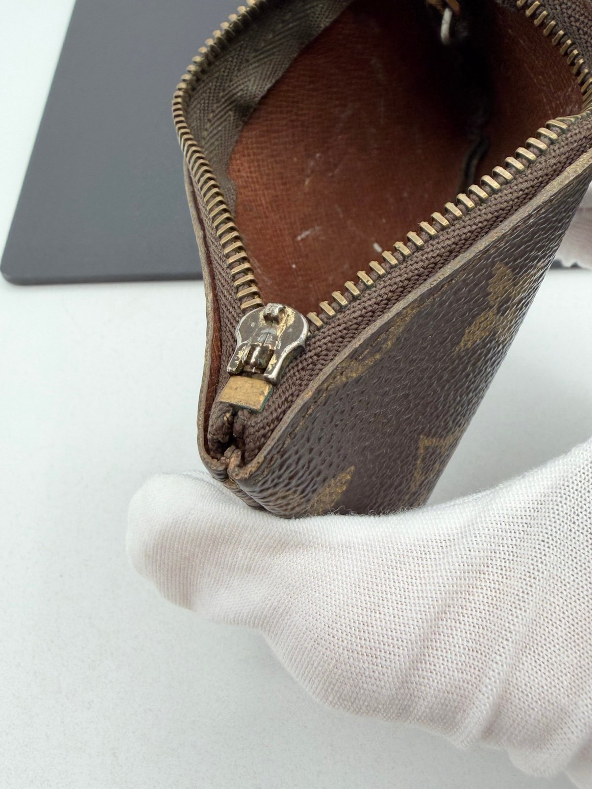 Pre-Owned Louis Vuitton Chain Pouch Wallet