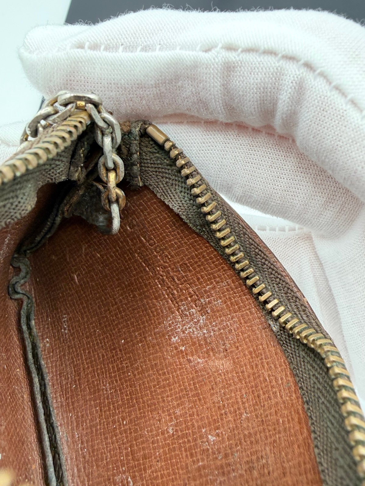 Pre-Owned Louis Vuitton Chain Pouch Wallet